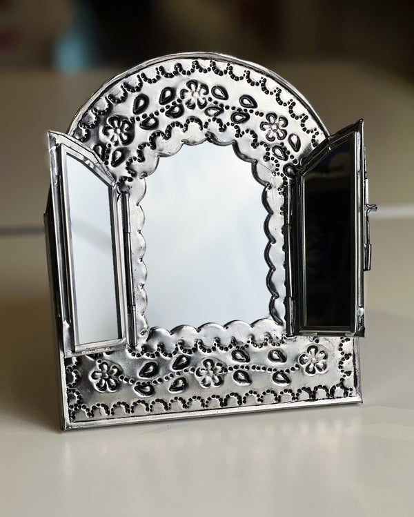 Nicho Mirror