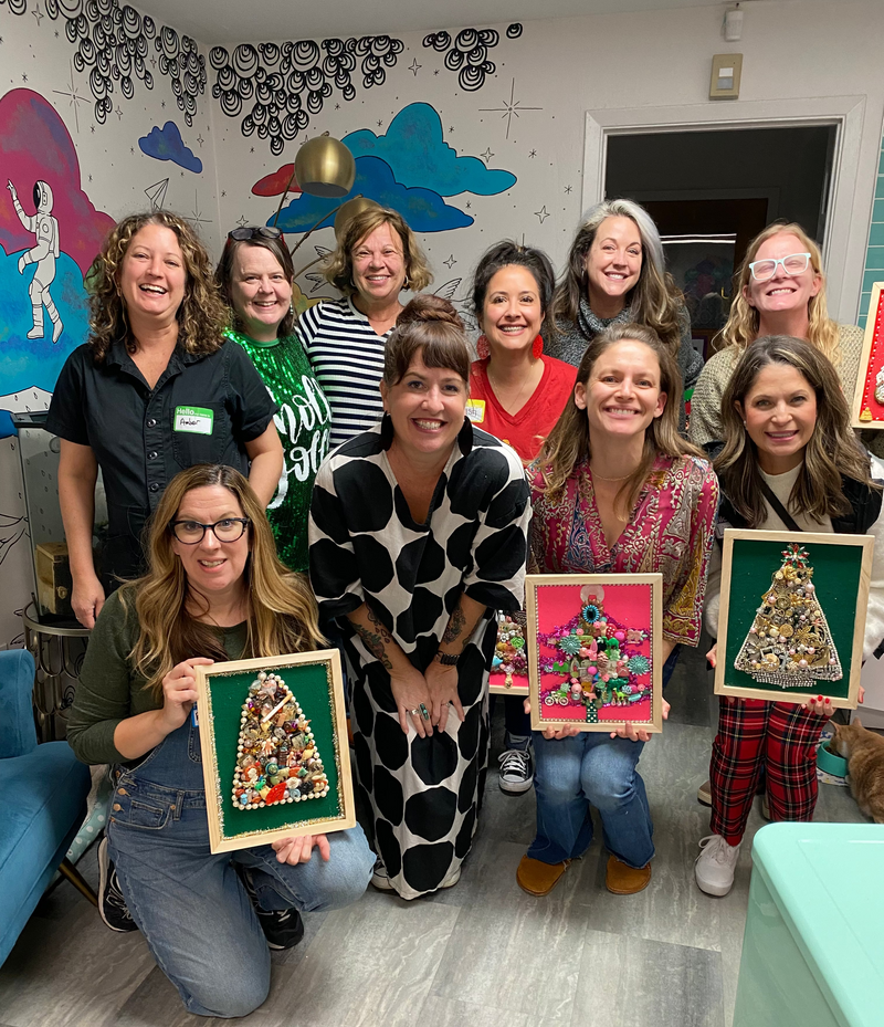 Nov 22, 2025 / 7pm-10pm - Broken Jewelry Kitschmas Trees Workshop