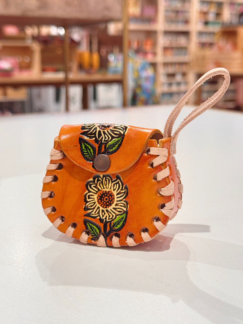 Single Flower Airpod/Wireless Headphone Leather Case (Large)