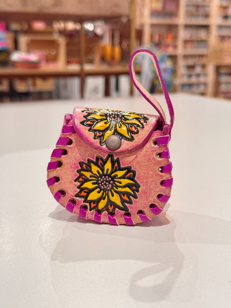 Single Flower Airpod/Wireless Headphone Leather Case (Large)